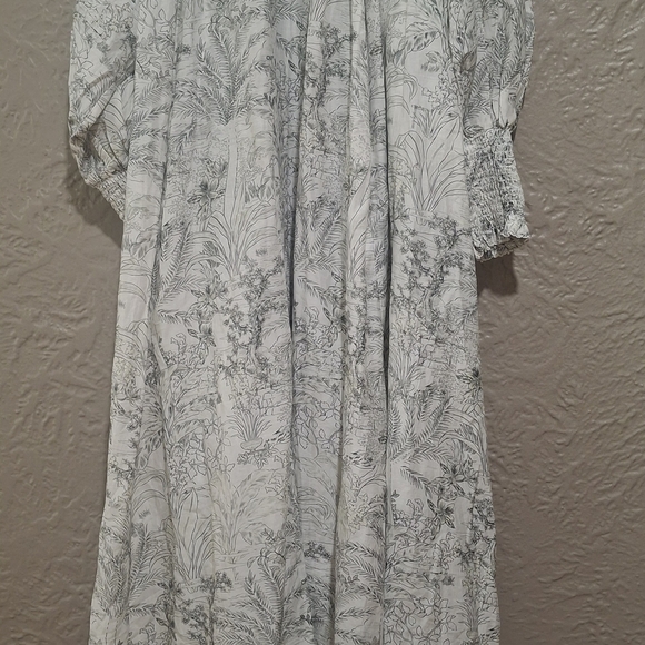 HUF Wome's Gray Tiered Gown with Bishop Sleeves - Picture 9 of 13